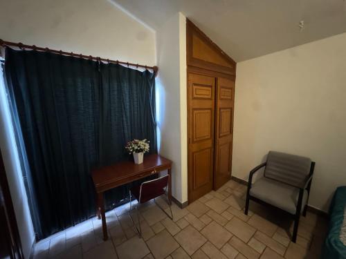 2 bedrooms, 4 beds