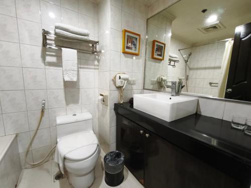 room detail thumbnail 2