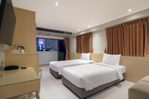 room detail thumbnail 1