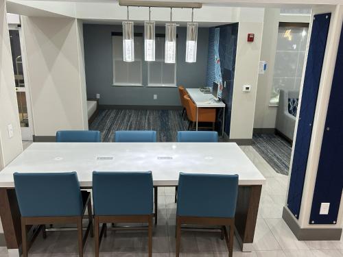 طعام و مشروبات, Holiday Inn Express Hotel & Suites Manteca By IHG in Manteca