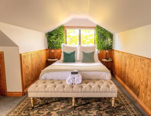Tranquil retreat with spa & breathtaking views in Upper Moutere