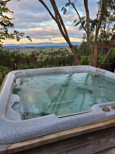 Hot tub, Tranquil retreat with spa & breathtaking views in Upper Moutere