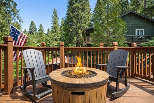 Lewis Creek cabin near Yosemite king beds in Oakhurst