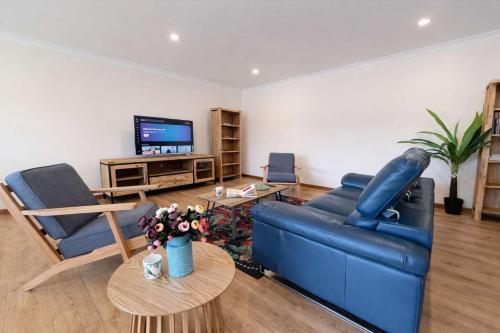 Light-Filled and Spacious 3BR Unit Near Yarra Rive in Alphington