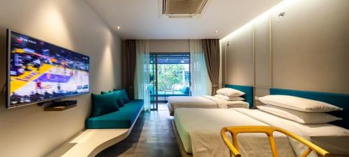 room detail thumbnail 2