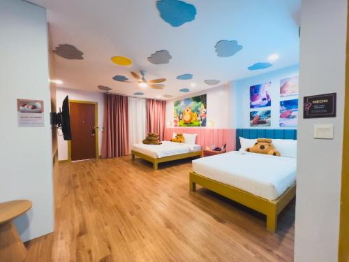 room detail thumbnail 1