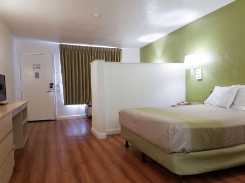 Motel 6 Hemet – Hemet, CA