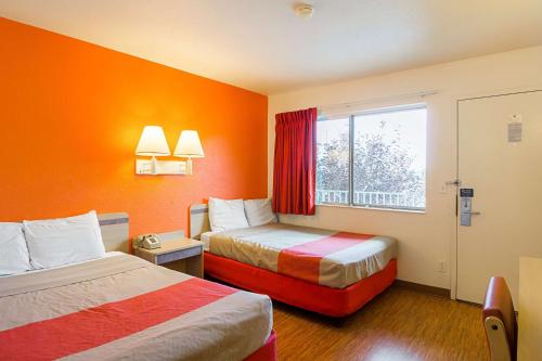 2 double beds