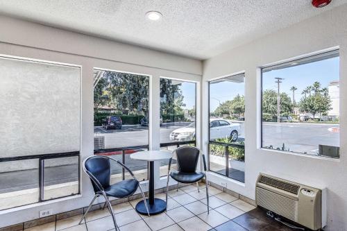 Motel 6 Modesto, CA - 로비