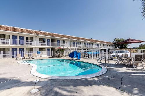 Motel 6 Modesto, CA - 편의 시설/서비스