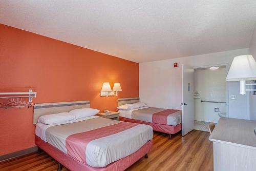 Motel 6-Modesto, CA Motel 6 Modesto is conveniently located in the popular Airport area. The hotel offers a high standard of service and amenities to suit the individual needs of all travelers. Service-minded staff will 