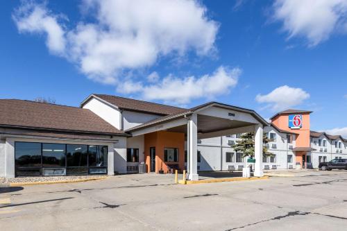 Motel 6-Waterloo, IA