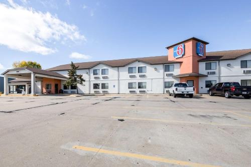 Motel 6-Waterloo, IA