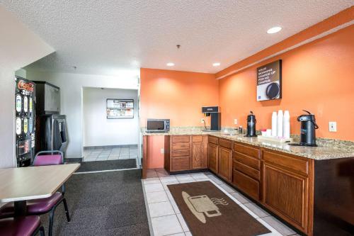 Hol, Motel 6 Waterloo, IA in Waterloo