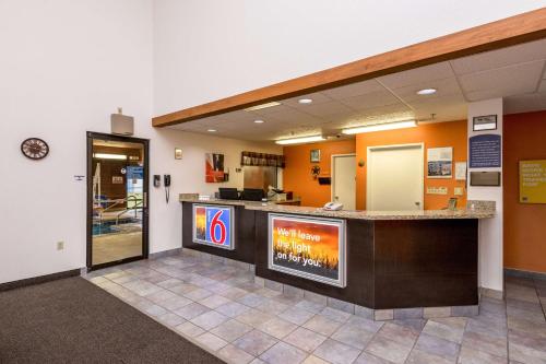 Motel 6-Waterloo, IA