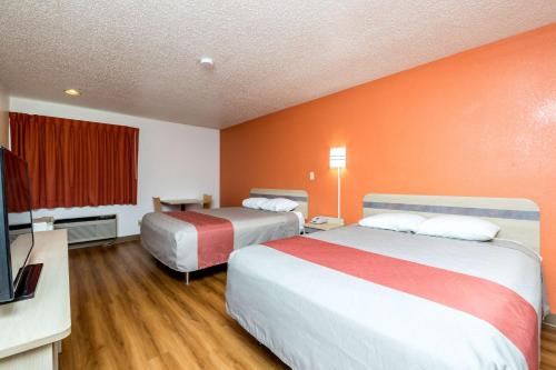 Motel 6-Waterloo, IA