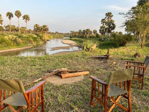 Tangi Elephant Camp in Paraa