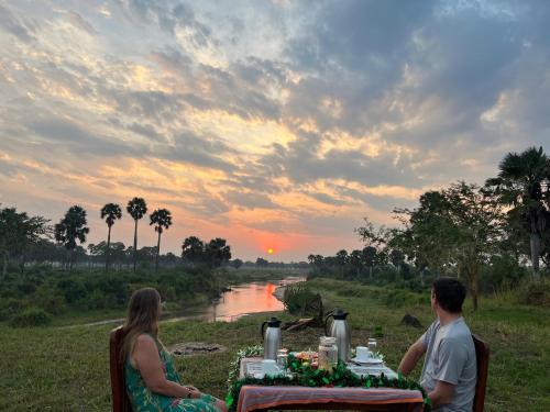 Tangi Elephant Camp in Paraa