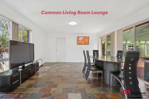 MetaWise Cozy Family Room 1 in Shared Home Free Pa