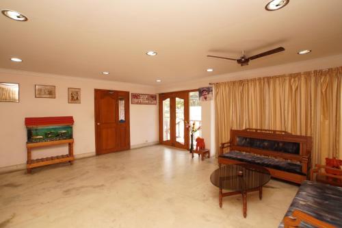 Lloyds Guest House - US Consulate Royapettah