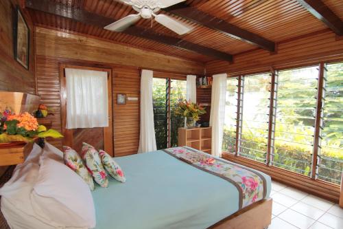 Coconut Grove Beachfront Resort in Taveuni