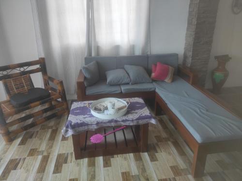 Koa's Beach House in Tangalan