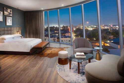 room detail thumbnail 1