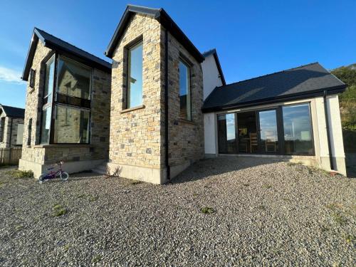 Viesnīcas āriene, Spacious quiet 4 bedroom home with great views in Portsalon