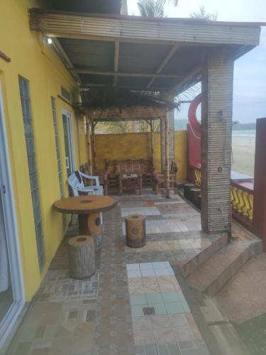 Koa's Beach House in Tangalan
