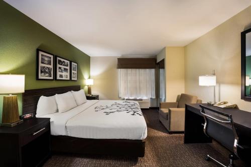 Sleep Inn & Suites Valdosta - image 11