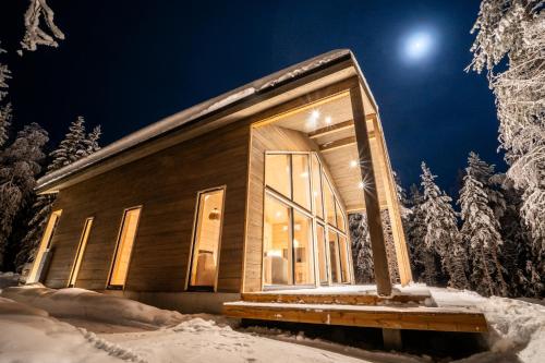 Lakeside Cabin in Rānujarvi