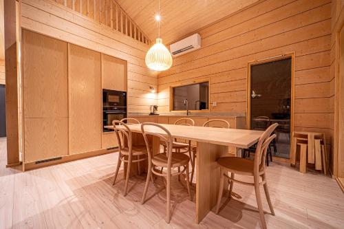 Lakeside Cabin in Rānujarvi