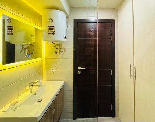 Elysium Tower Islamabad 2 Bedroom Apartment with Netflix & Parking - image 14