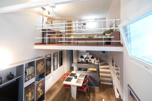 Casa degli Specchi- Duplex in Arona city center - By Guestaly