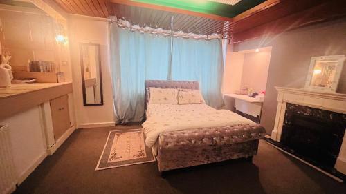 Room in a Home in Morningside