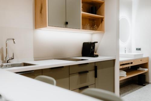 Stricker Aparthotel - Accommodation - Tirolo