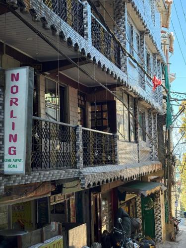 Bunk Stays in Darjeeling