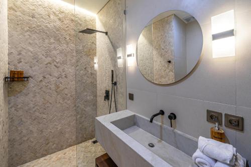 Nova Villa Resort Canggu - Stylish 1 & 2 Bedroom Pool Villas - image 4