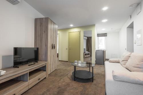 HOF HOTEL - image 10