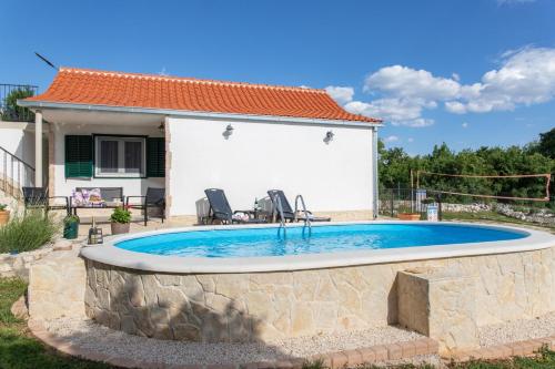 Holiday Home Sego with Pool - image 3