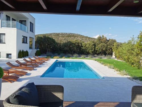Luxury Villa Reina - image 4