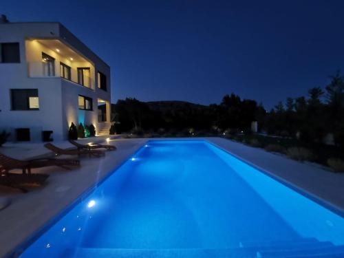 Luxury Villa Reina - image 11