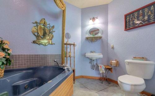 Charming Nautical-Themed Inn Room with Private Whirlpool & Lake Views Near Lake Helen, Florida in Lake Helen
