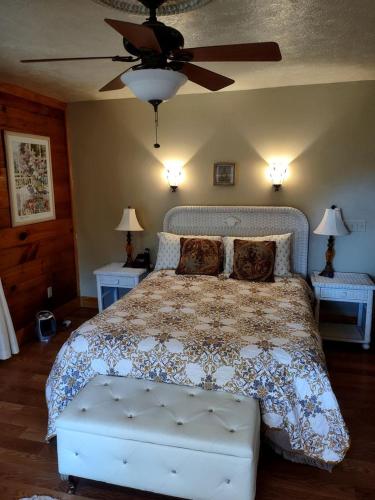 Charming Lakefront Room with Private Porch & Canoe Rentals Near Lake Helen, Florida in Lake Helen