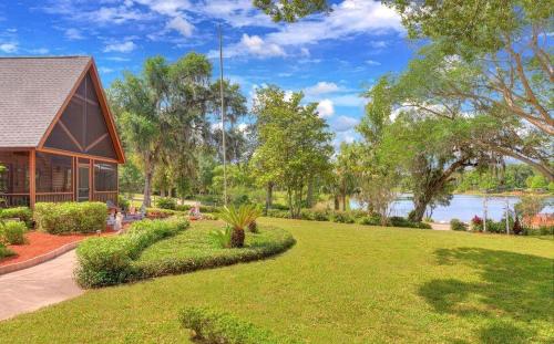 Charming Lakefront Room with Private Porch & Canoe Rentals Near Lake Helen, Florida in Lake Helen
