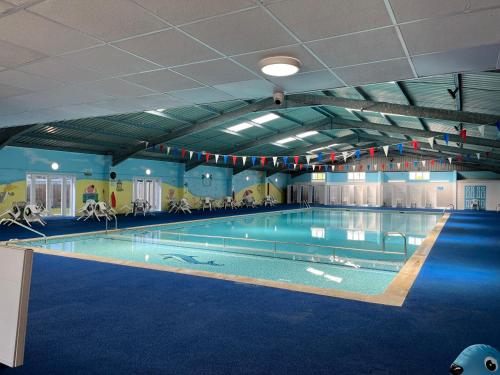 159, Two Bed Chalet On Sunbeach Holiday Park - Sleeps 5, Pet Friendly - Onsite Entertainment, Swimmi - Caister-on-Sea