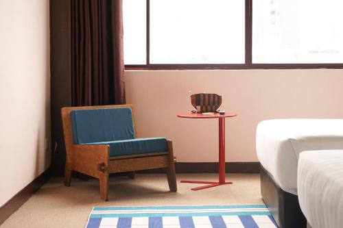 room detail thumbnail 1