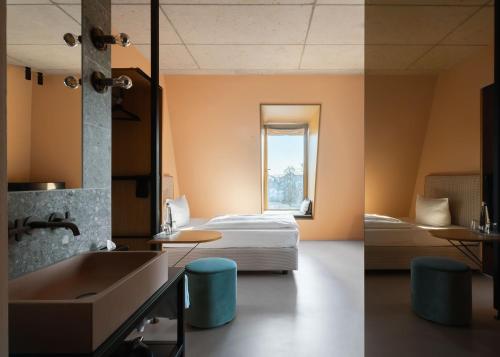 room detail thumbnail 0