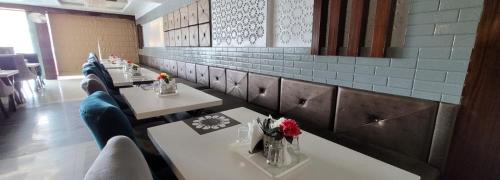 Hotel Cosmos in Lucknow