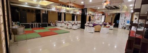 Banquet hall, Hotel Cosmos in Lucknow